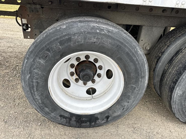 2016-utility-53'-image-29