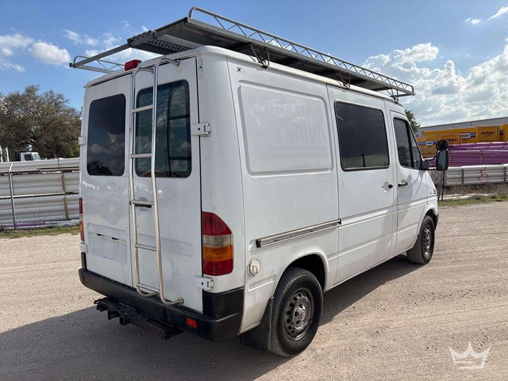 2004-dodge-sprinter-2500-image-3