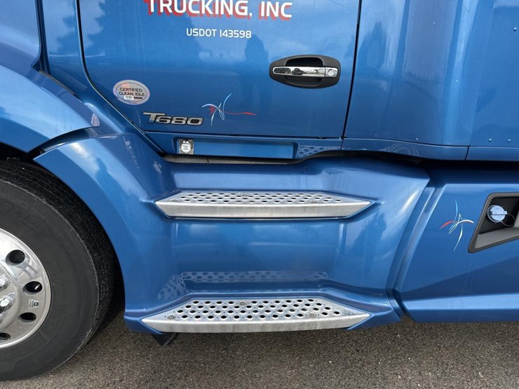 2020-kenworth-t680-image-11