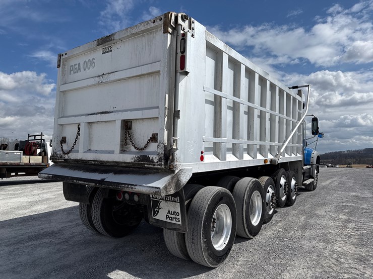 2017-mack-granite-gu713-image-3