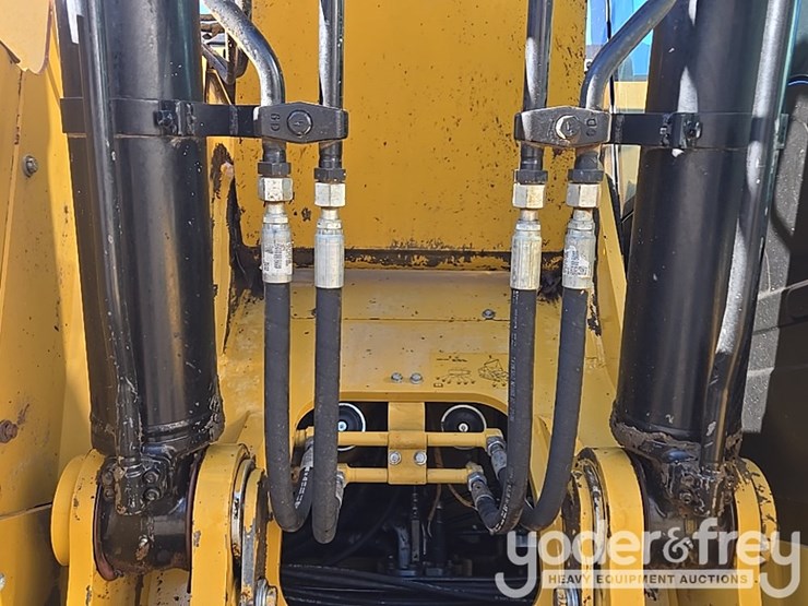 2016-caterpillar-335fl-image-38