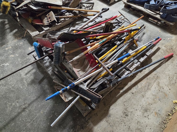 #5428-•-pallet-of-shovels,-brooms,-squeegees,-and-more-image-1