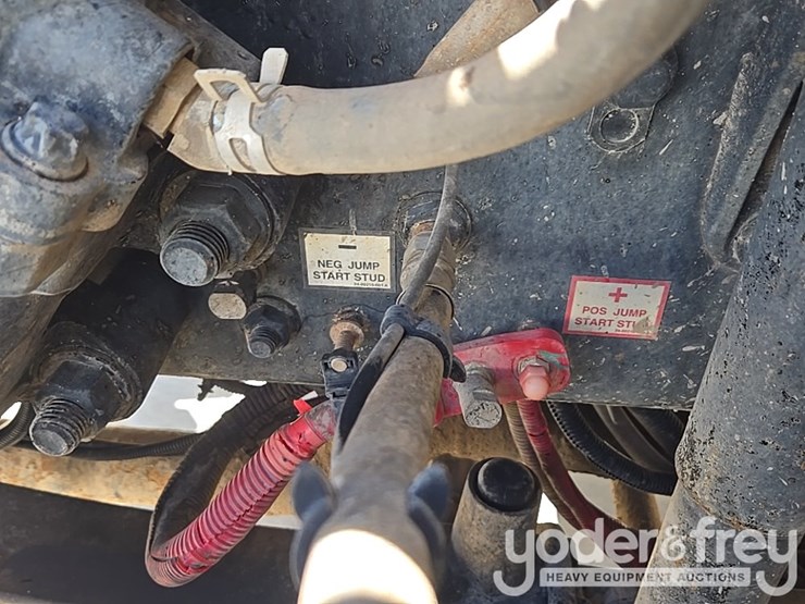 2017-freightliner-m2-106-image-30