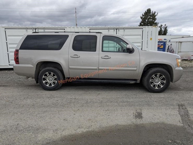 2007-chevrolet-suburban-image-6