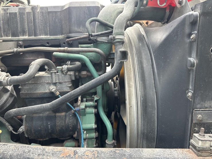 2003-volvo-10-image-33