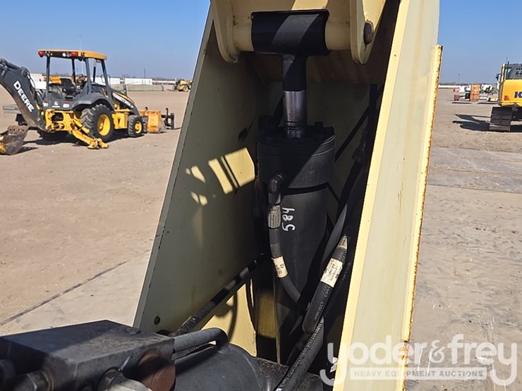 2017-jlg-600aj-image-28