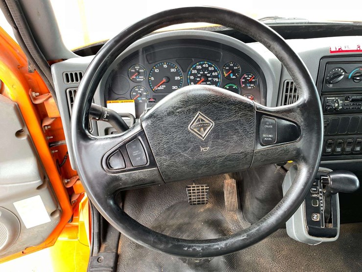 2003-international-durastar-4300-image-12