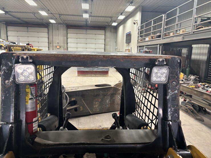 2013-caterpillar-226b3-image-18