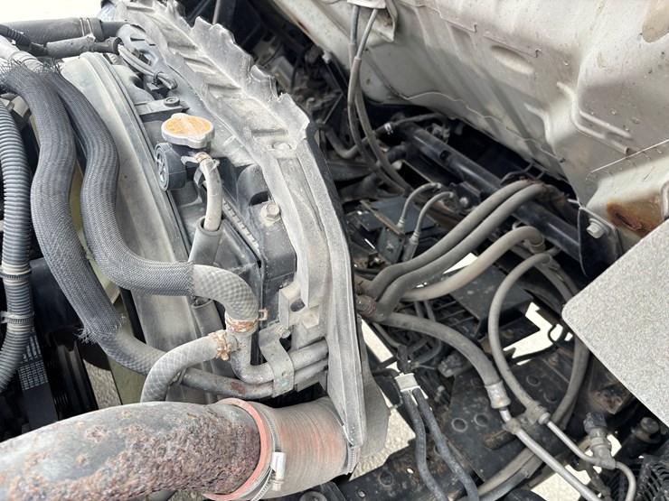 2015-isuzu-npr-xd-image-24