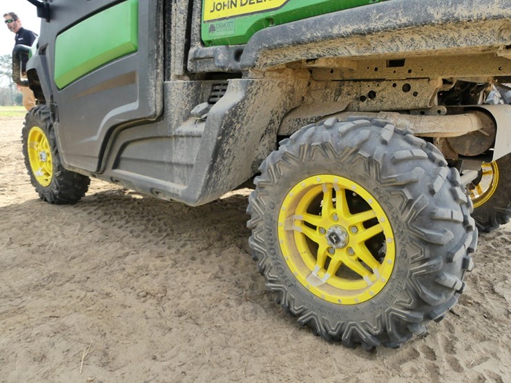 john-deere-gator-image-6