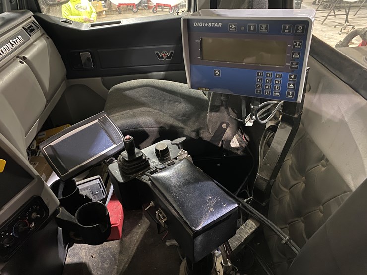 2019-western-star-4700sb-image-24