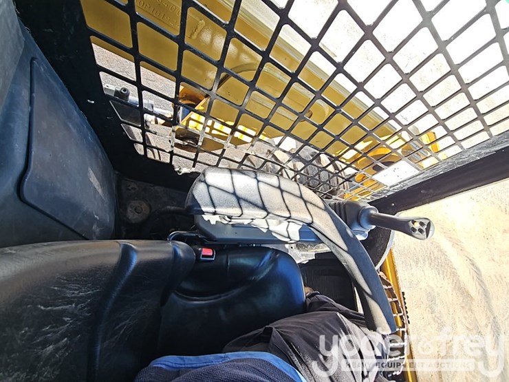 2021-caterpillar-226d3-image-44