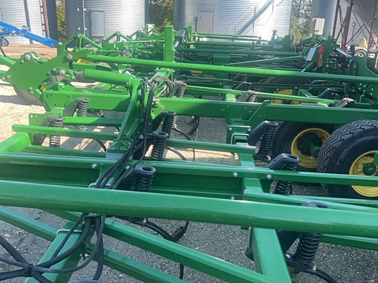 2024-john-deere-52-image-48