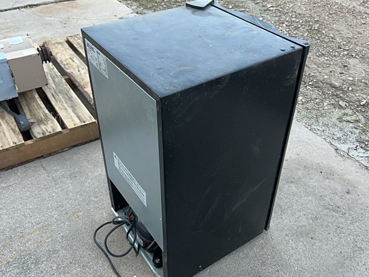 fridge-for-dorm-room,-dryer-shack,-shop,-etc.,-works-good-image-16