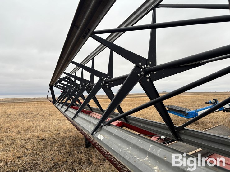 case-725-pull-type-swather-image-19
