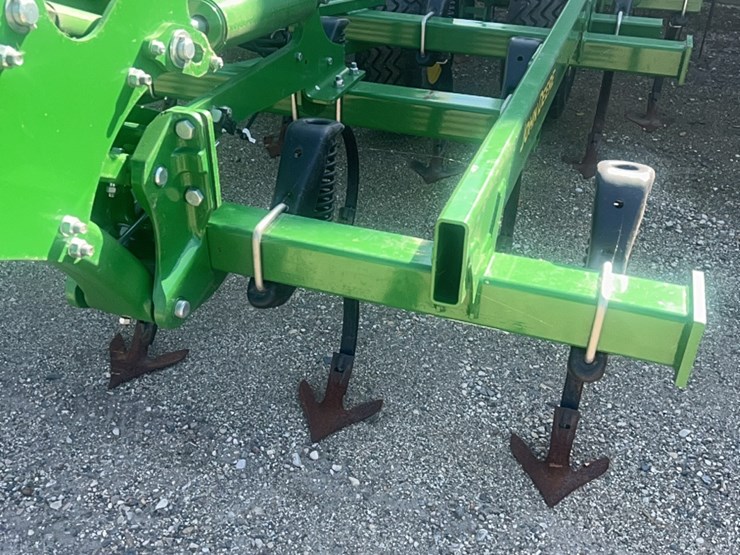 2024-john-deere-52-image-16