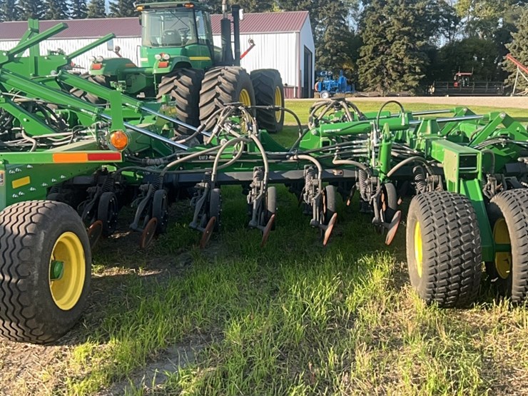 2018-john-deere-1910-image-31