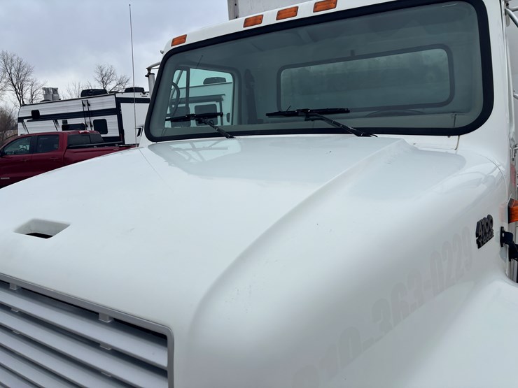 2002-international-4700-image-10