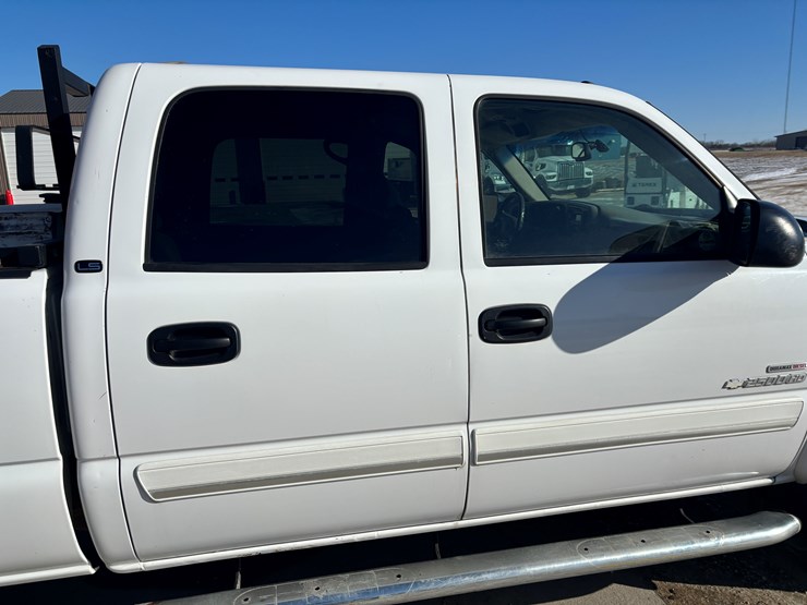 2005-chevrolet-2500-image-16