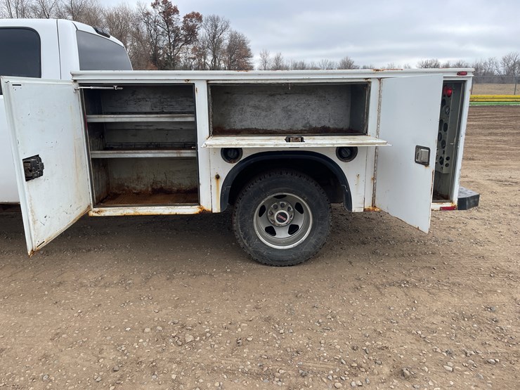 2008-gmc-3500-image-23