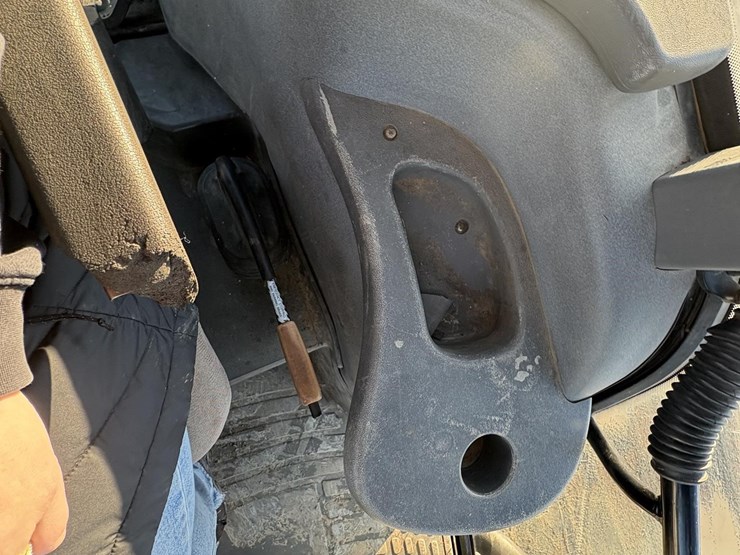 new-holland-ts110-image-16