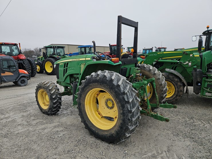 2014-john-deere-6105d-image-10