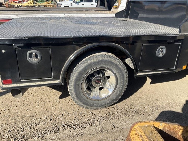 2011-gmc-3500-image-14