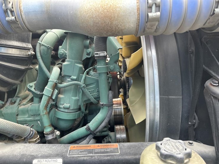 #2226-•-2024-volvo-vnl-sleeper-cab-semi-truck-tractor-image-32