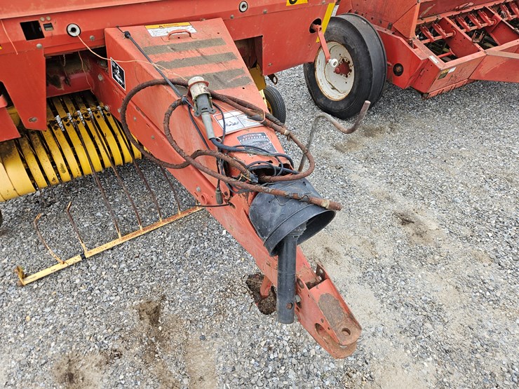 2001-new-holland-648-image-2