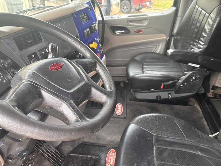 2019-peterbilt-579-image-27