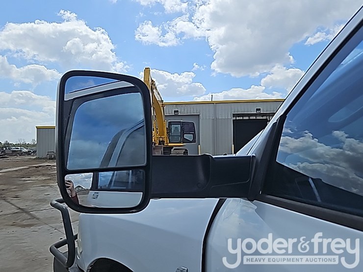 2010-dodge-ram-3500-image-38