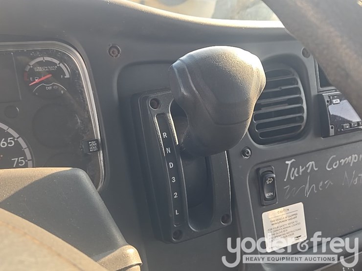 2020-freightliner-m2-106-image-69