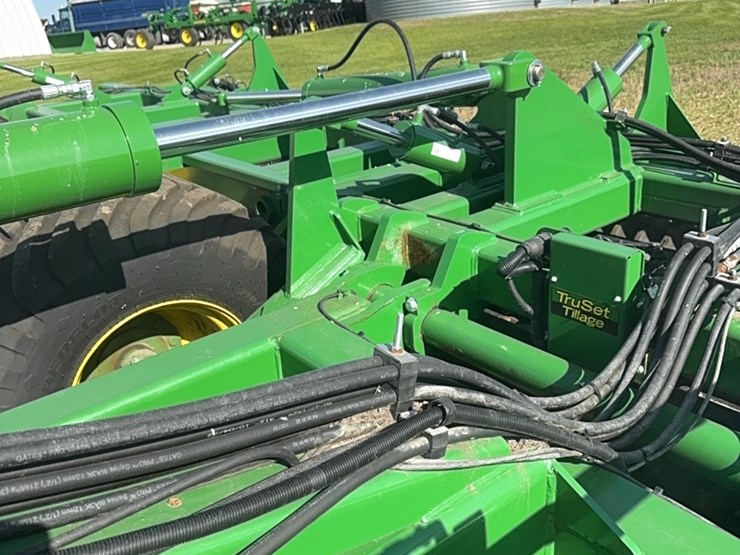 2023-john-deere-h-image-29