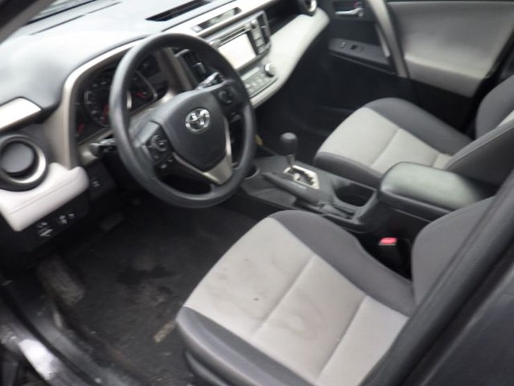 2014-toyota-rav4-image-10