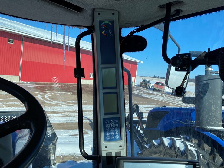 2012-new-holland-670-image-28