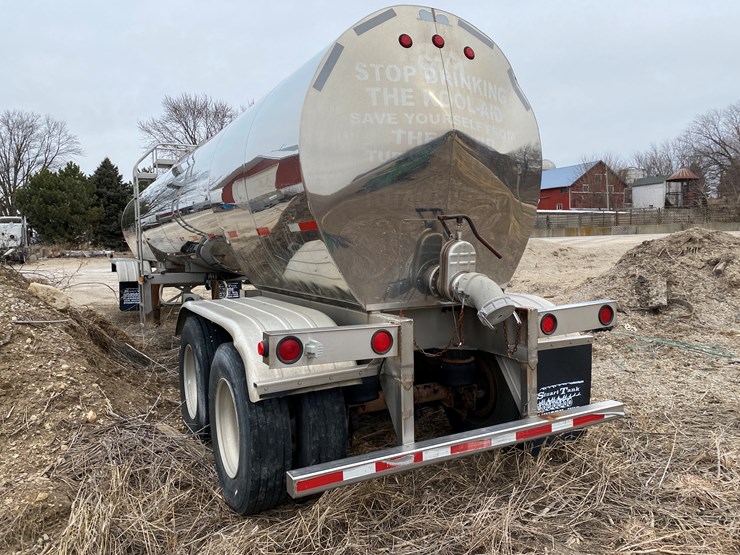#540-•-2003-st+e-fab-insulated-6,200-gallon-tanker-trailer-(wi-title-in-delay)-(watertown,-wi)-image-10