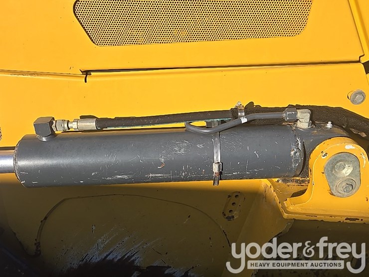 2018-deere-700k-image-47