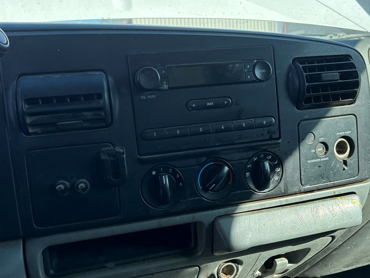 2005-ford-f550-image-63