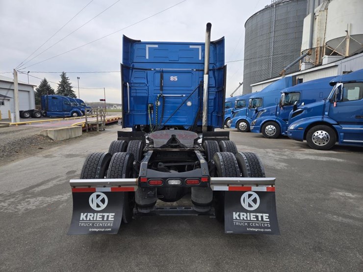 2022-volvo-10-image-4