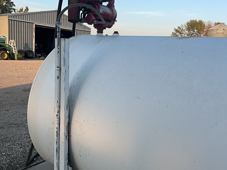 2000-gallon-fuel-tank-with-fill-rite-heavy-duty-high-output-pump-image-40