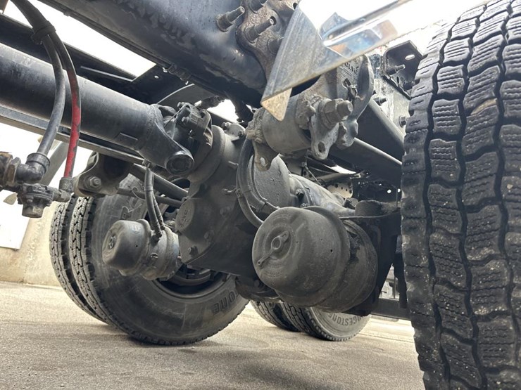 #2231-•-2016-volvo-vnl-sleeper-cab-semi-image-35