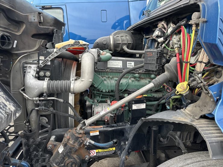 2019-volvo-10-image-27