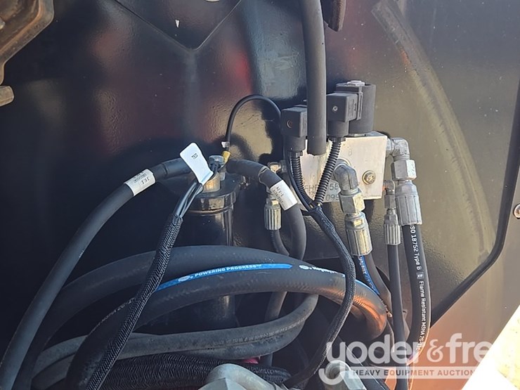 2017-jlg-600aj-image-57