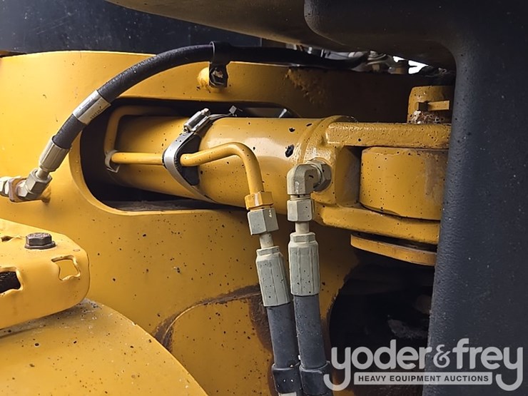 2015-caterpillar-12m3-image-51