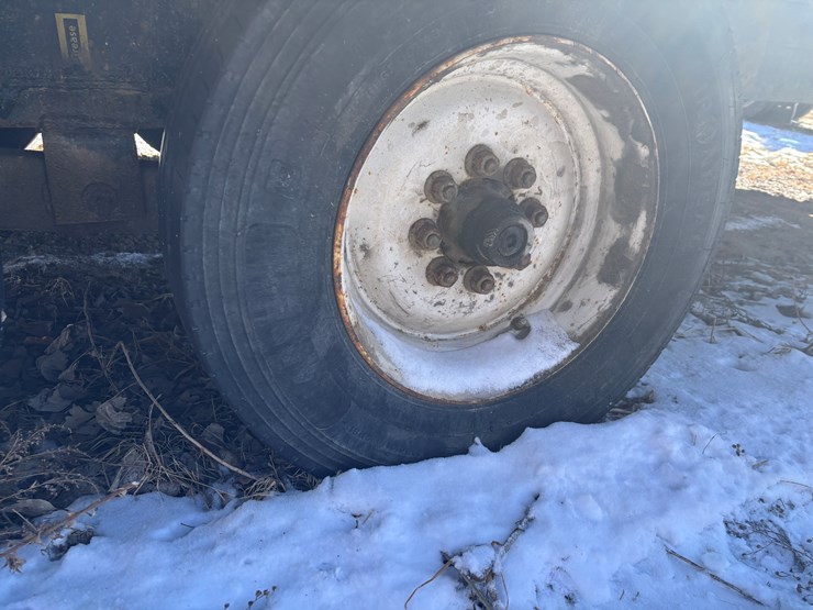 #2272-•-b-&-b-26'-equipment-trailer-image-47