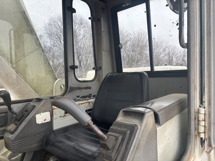 1993-link-belt-ls-2700c-image-42