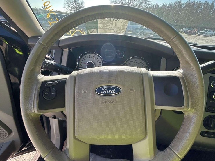 2012-ford-expedition-image-13