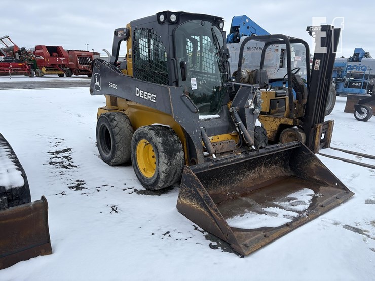 2020-deere-320g-image-1