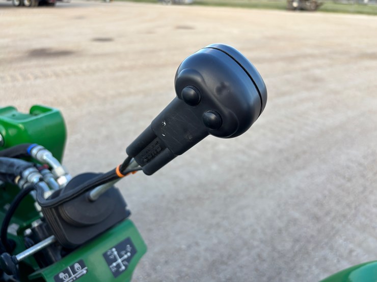 2022-john-deere-3025e-image-19