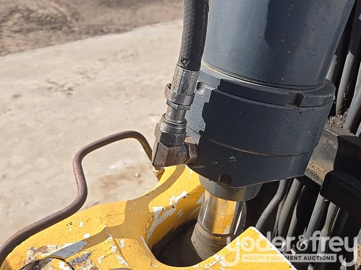 2010-deere-310sj-image-55